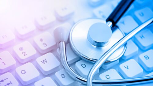 Stetoskop auf einer Tastatur, Key Visual für das bvitg-Positionspapier e-Verordnungen