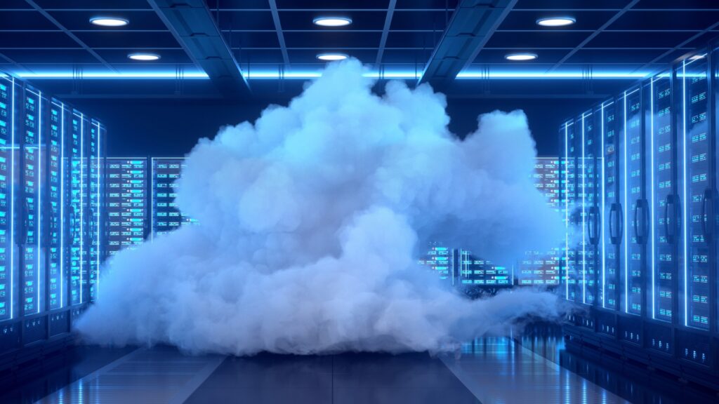 Eine Wolke schwebt in einem Raum voller Server